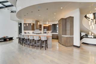 KBM Resorts Walk to Slopes Sports Court Private Home Theater Sleeps 17 Outdoor Hot Tub PCO-184M - 2