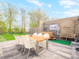 Fantastic holiday home near hot tub - 6