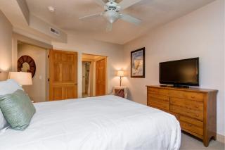 Town Pointe KBM Resorts Walk To Town Common Elev 2 Units 6 Bedrooms ML-1347 - 3