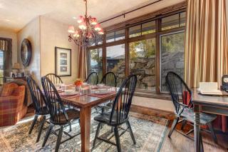 Vintage on the Strand KBM Resorts Ski Out Short Walk Back - Vintage On the Strand Hot Tub 2 Units 6 Bedrooms ML-1345 - 7