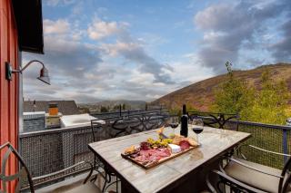 Walk to Ski Slopes Trails Luxury 4-Bedroom Private Home with Private Hot tub BBQ Heated Parking and Two Master Suites PEA-1114 by KBM Resorts - 7