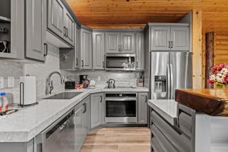 Walk to Ski Slopes Trails Cozy 2-Bedroom Recently Renovated Condo with Pool Hot Tub BBQ and AC BBL-351A by KBM Resorts - 4