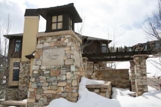 Ski-InSki-Out Townhome with 2-Bedrooms and private Hot tub Vintage on the Strand VIN-14 by KBM Resorts - 9