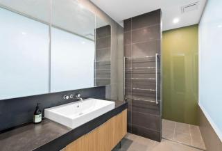 Stunning Converted Warehouse in Carlton North - 8