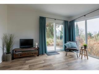 Cozy Chalet at Holiday park Fort den Haak - 6