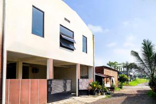 Nay Guesthouse 2 Kartasura RedPartner - 0