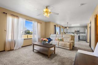 Cozy 3BR Getaway with Yard Fireplace Sleep 6 - 6