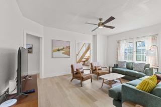 3BR Charming Home Bright Space & Sleeps 8 - 2