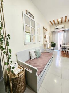 Boho Minimalst 1Br FamilySuite Fame T2 with Netflix - 5