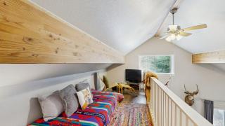 Cozy Lofted Cottage 1 Miles to Downtown - 1