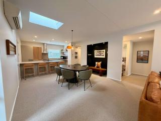 CedarStay Intimate spa hideaway CBD Luxury Villa - 2