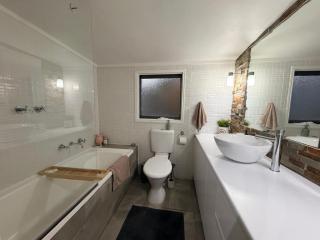 Lavender Cottage - Cute & Cosy Miner's Cottage - 9