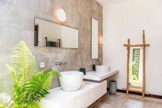 Between Sky & Sea - Contemporary Villa in Black River - 4