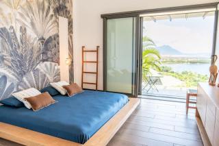 Between Sky & Sea - Contemporary Villa in Black River - 3