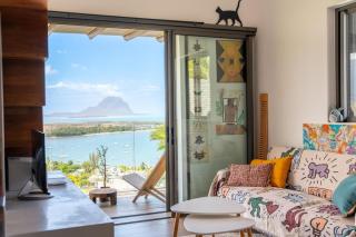 Between Sky & Sea - Contemporary Villa in Black River - 2