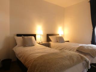 Bright 2BR Gem in central Old Town location - 3