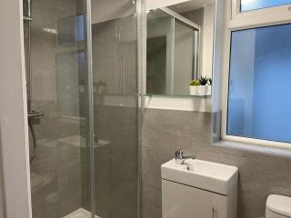Large Group - 8 bedrooms - all ensuite, kitchenette - 5
