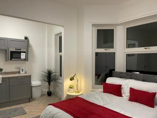 Large Group - 8 bedrooms - all ensuite, kitchenette - 4