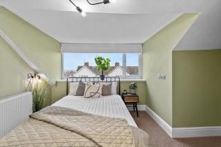 Large Group - 8 bedrooms - all ensuite, kitchenette - 3