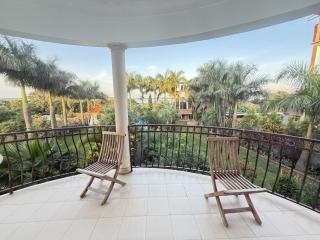 Lakeside Villa with Private Pool & Wide Views - Garuga - 5