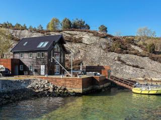 6 person holiday home in Urangsvåg-By Traum - 2