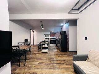 New! Modern 3 bedroom comfort Free parking & WIFI - 0