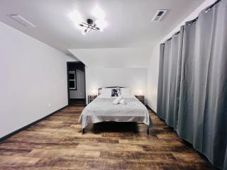New! Modern 3 bedroom comfort Free parking & WIFI - 3