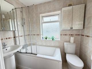 Lovely Home in Bexley with Parking - 6