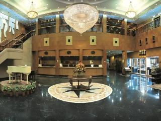 Golden Lustre Hotel - 9