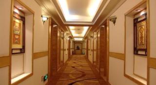 Golden Lustre Hotel - 7