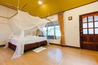 Varee Valley Resort and Restaurant - 9