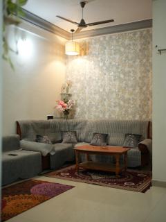 JinAagam Homestay near Mahakal, 2BHK Ground Floor - 2