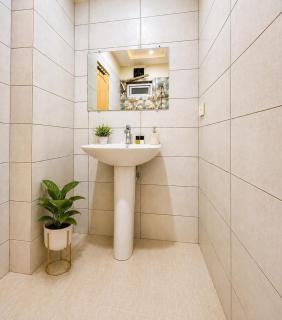 Golden Haven 2 Bedroom Apartment ac,wifi, Netflix,with the perfect view - 1