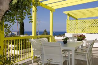 Yellow 16 Sea View Vacation Home - 3