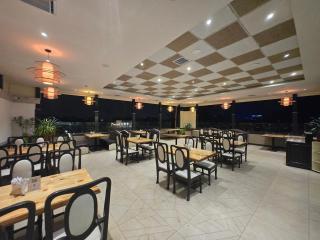 Hotel Santoor - Geeta Bhawan Square - 6