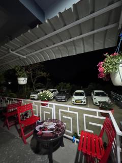 Living Roots Lodge - 1