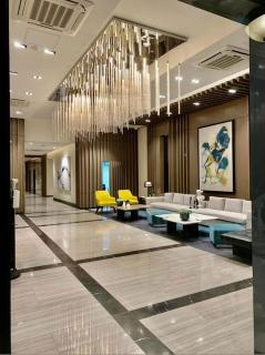 Luxury Condo in Uptown BGC with Balcony OLED TV and 300Mbps WiFi, with Workspace, Near Uptown Mall, Landers and mitsukoshi mall - 3