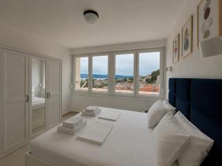Newly renovated apartment with a beautiful view - 9