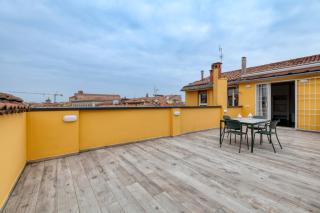 Metropolitan Luxury Apartment - 6