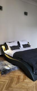 Alexandra's Black Central Residence - 6