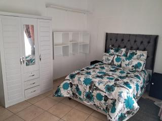 Charles Guest House - 2