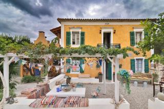 Villa Ochre - Rustic Retreat - 8