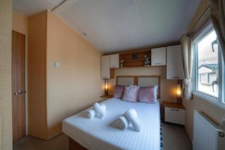8-Berth Hemsby Retreat | Perfect Family Escape - Scratby - 3