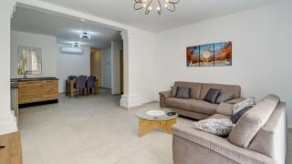 Sliema Seaside 2BR Residence By Mira Suites - 7