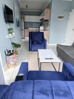 E&M Lux Home Stay - 3