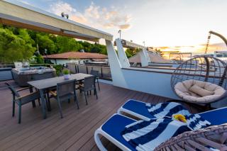 Ocean Beauty Beachfront Lux Boat House in Marina Portorož with Sea View and Jacuzzi - 1