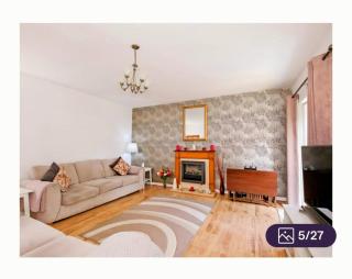 Beautiful two bedroom house for rent in Cullen - 2