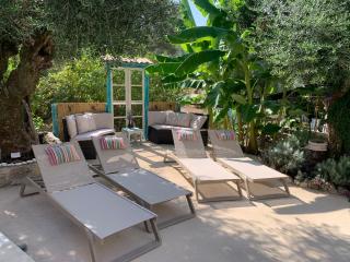Villa Ochre - Rustic Retreat - 7