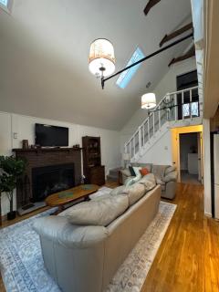 Quiet and Cozy Chalet Retreat - Renovated - 5