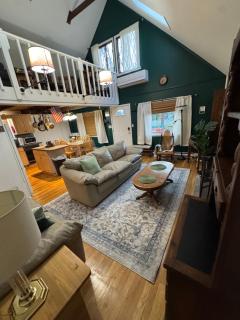 Quiet and Cozy Chalet Retreat - Renovated - 7